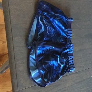 Under armour kid Youth medium shorts. Smoke free